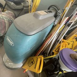 T3 Floor scrubber
