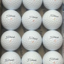 12 Titleist Velocity Golf Balls 5/4a Lot D231