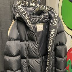 Moncler Montcla Short Down - Size 3/L