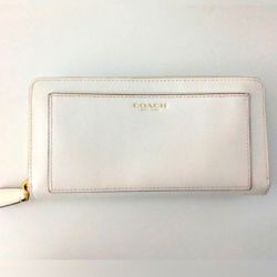 Brand New Coach Ivory Leather Wallet Clutch