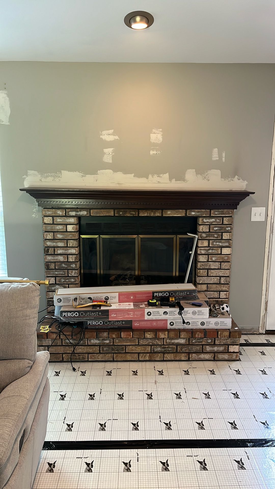 Fireplace mantel