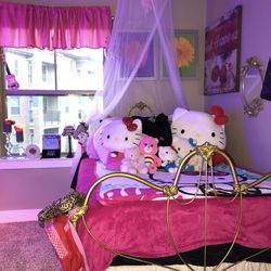 Vintage Bed With Mattress