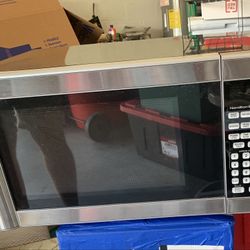  Hamilton Beach 1.1 cu. ft. Stainless Steel Countertop Microwave Oven. 