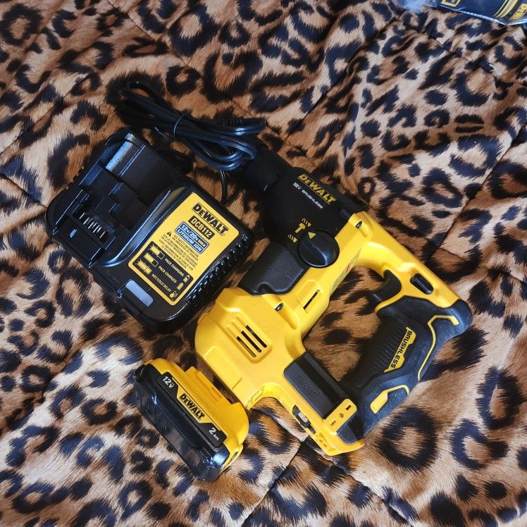 Dewalt 12v Rotary Hammer used Good. Batt&Charger Included. Firm Price/precio Firme🛑 