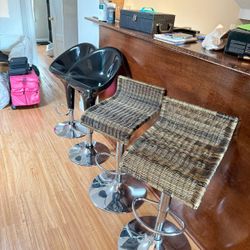 Set of 4 Adjustable Bar Stools – Modern & Rattan Style 