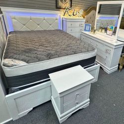 Complete Bed Room Furniture With Bed And Dresser And Mirror Set 