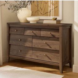 Spacious 7-drawer dresser