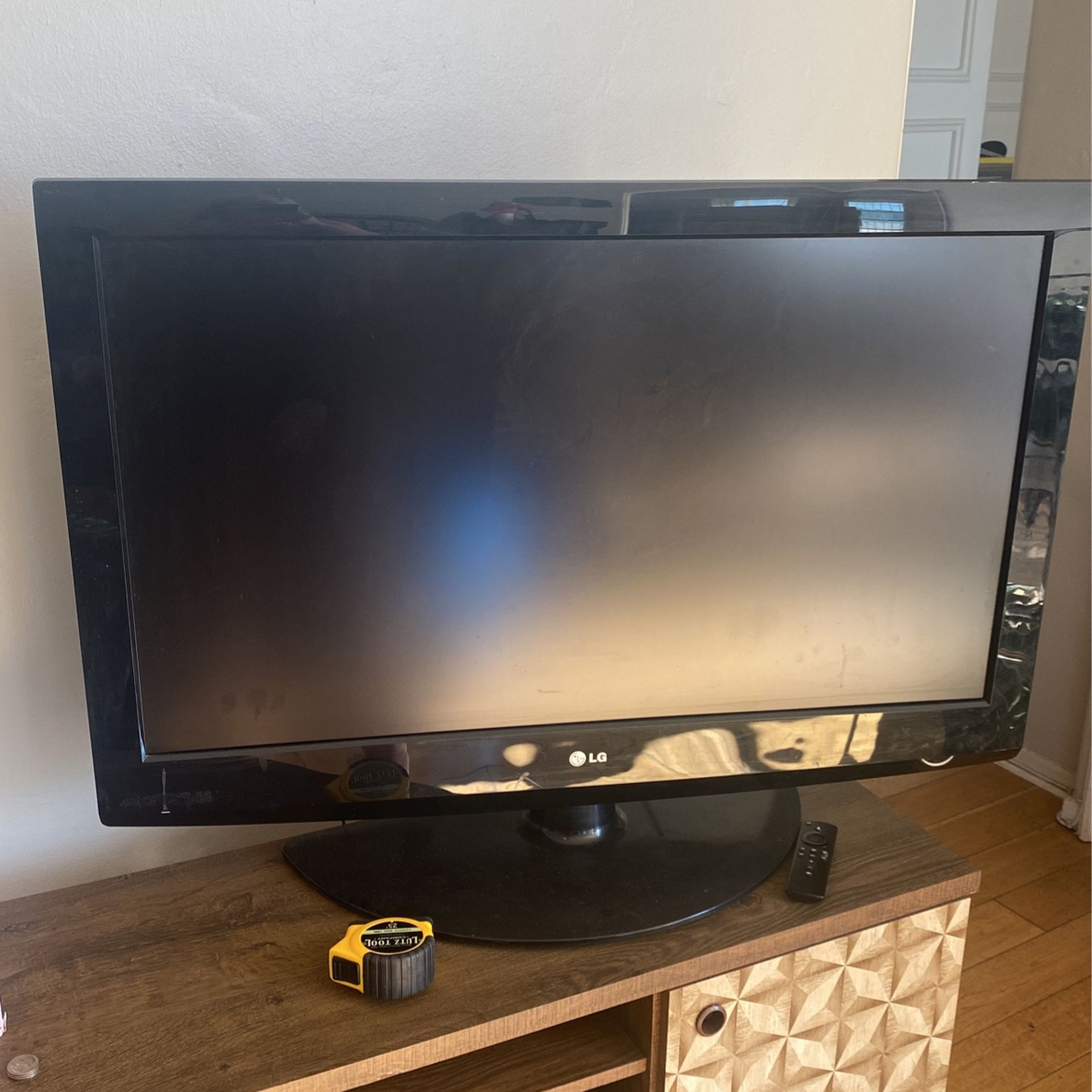 36” LG Flat Screen Model 37LG30-UA Must Sell ASAP
