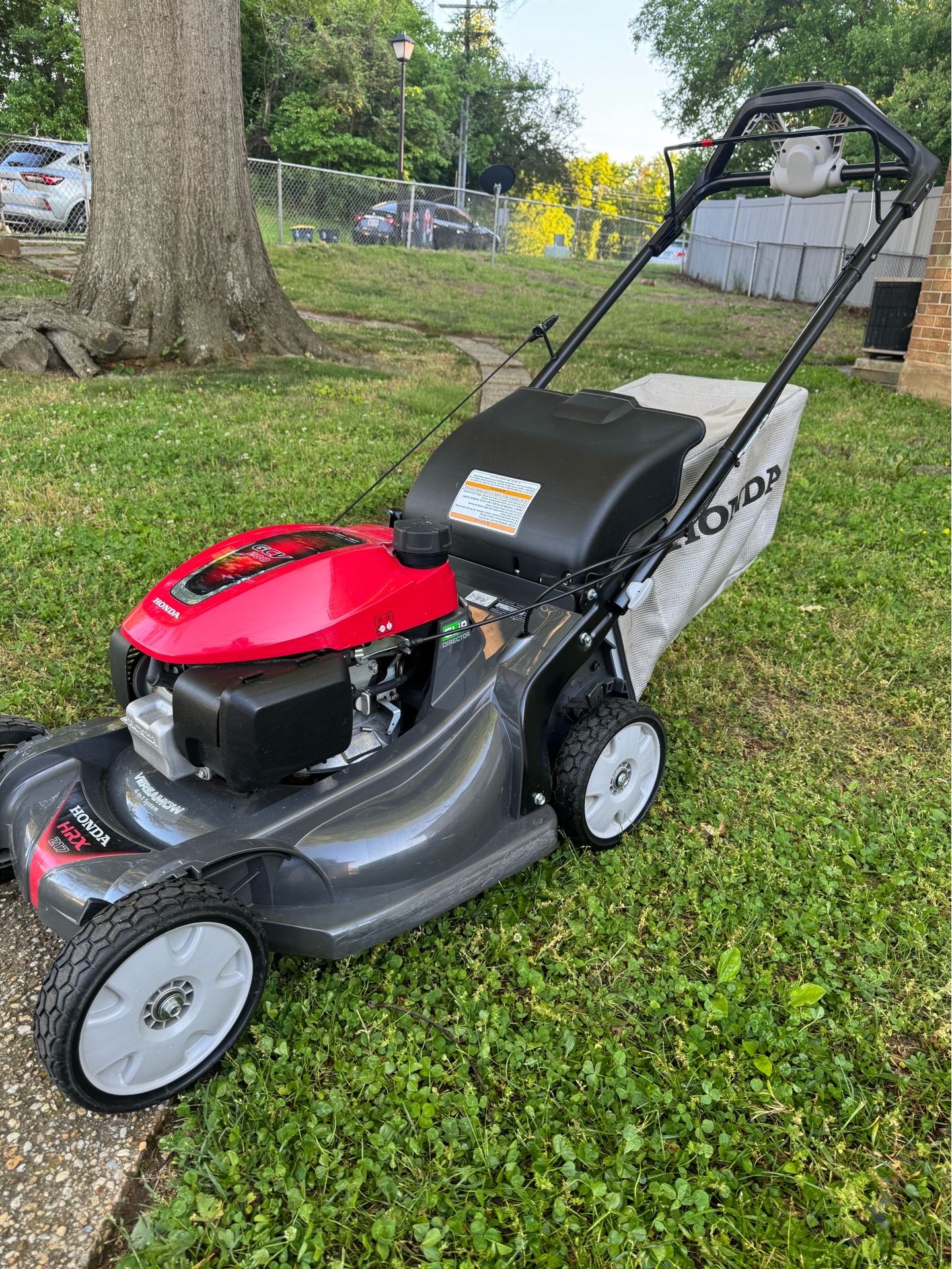 Honda HRX217 mower with bagger, like brand new!! Works perfectly! Ready to go!
