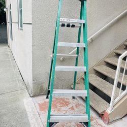 LOUISVILLE LADDER Stepladder: 6 ft Ladder Size, Fiberglass, 225 lb Load Capacity, 16 lb Wt