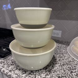 Stackable Bowls With Lids 