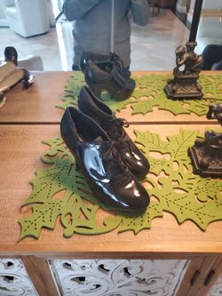 Black Patient Shoes 8.50 ..bout 3in.heel