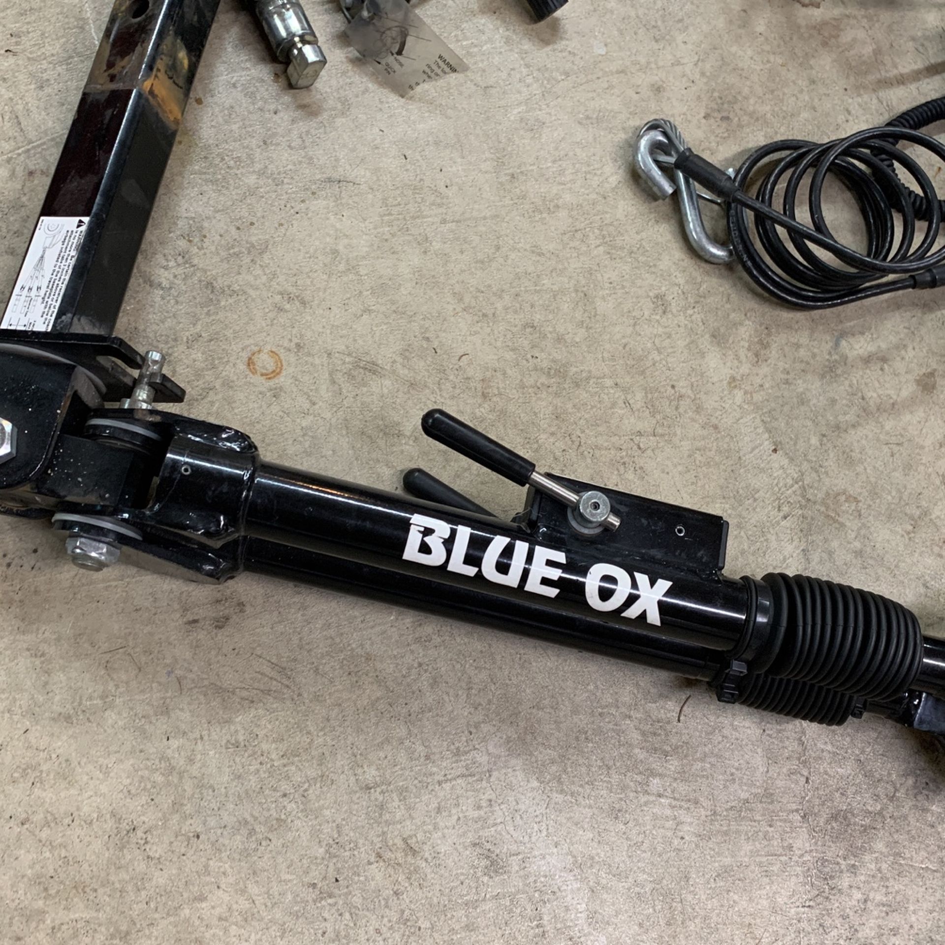 Blue Ox Hitch And Patriot Brake System for Sale in Covington, WA OfferUp