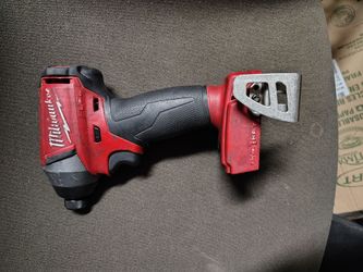 Milwaukee  1/4 impact driver with charger