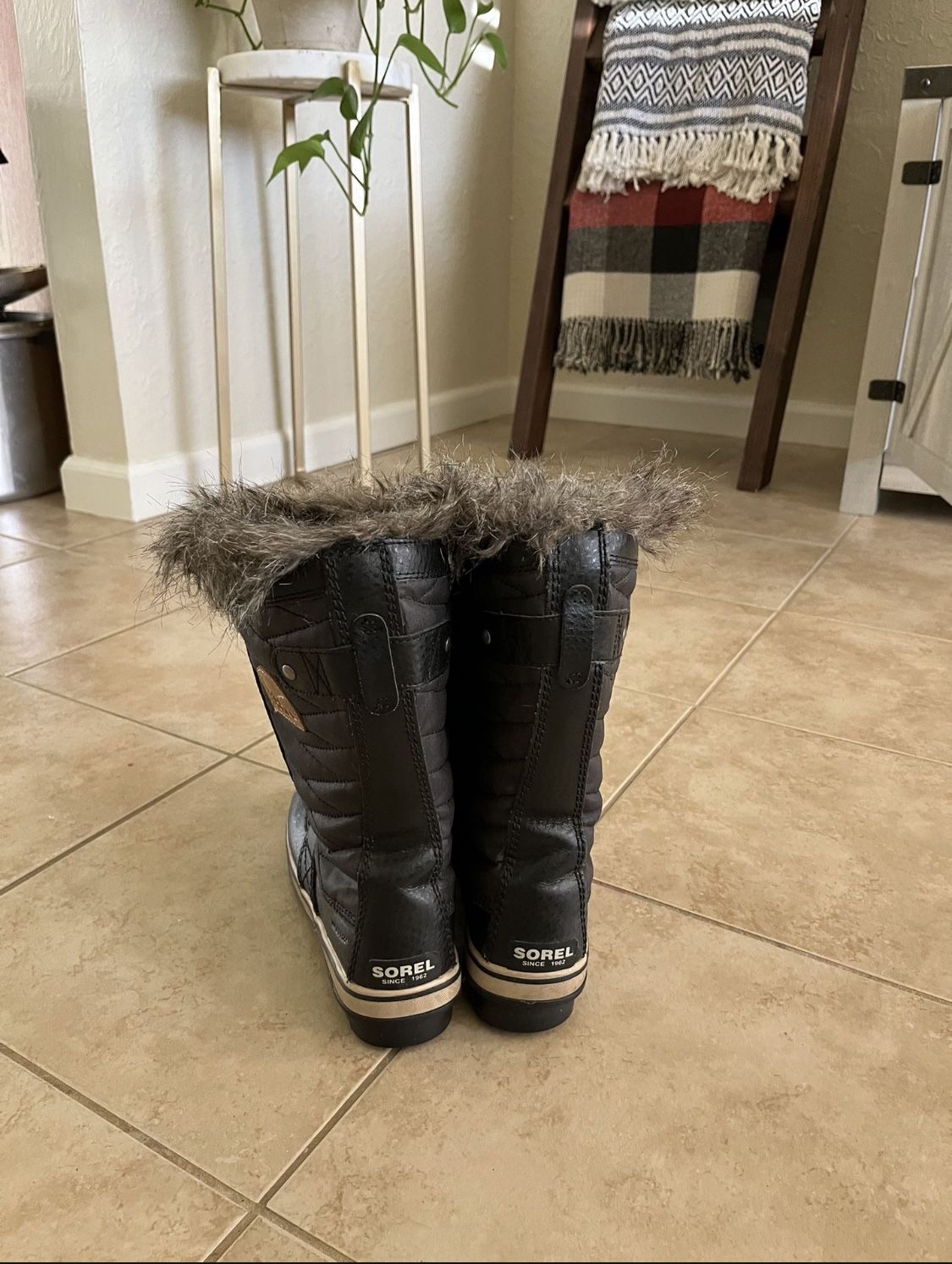 Sorel Women’s Snow Boots Size 8 for Sale in Citrus Heights, CA OfferUp