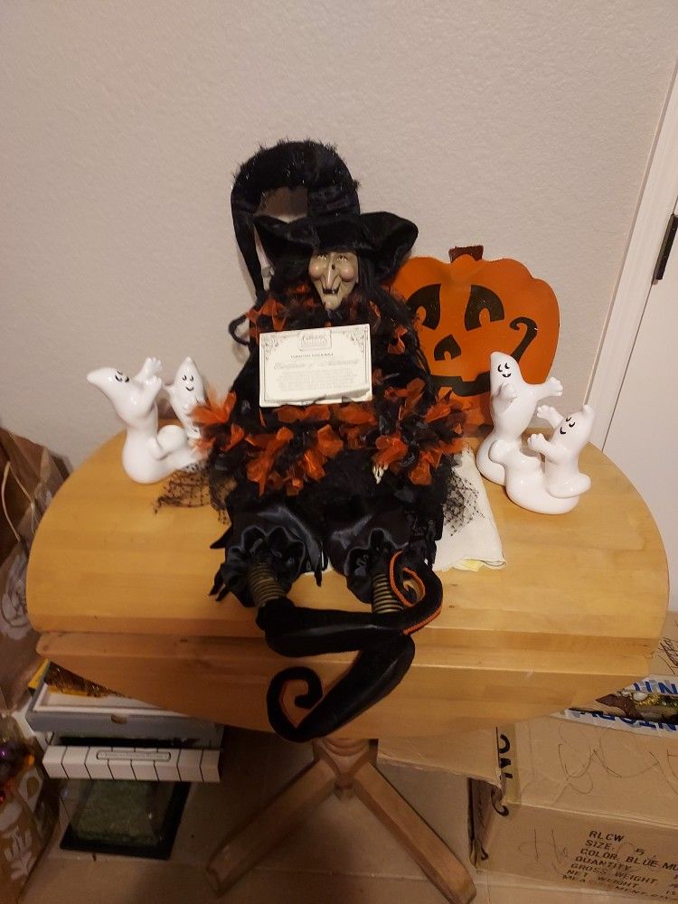 COLLECTABLE HALLOWEEN DOLL PLUS DECORATIONS