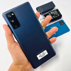 Samsung Galaxy S20FE,  Factory Unlocked,  Excellent Condition.  Like New 