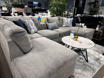 Beautiful sectional! $1699 ☎️🩶✨