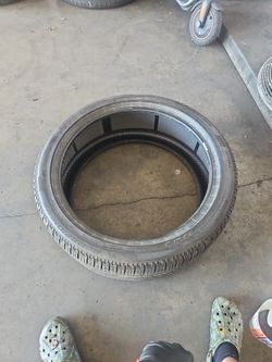 285/40/23 Pirelli Tire 285 40 23 