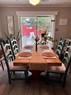 Beautiful vintage Farmhouse dining Table and chairs