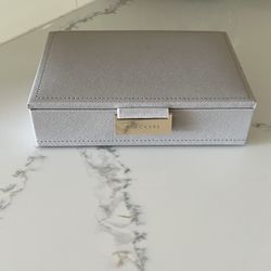 Stackers Lidded Jewelry Box Mini by the Luxury brand Stackers for The Container Store Excellent like new Giftable condition