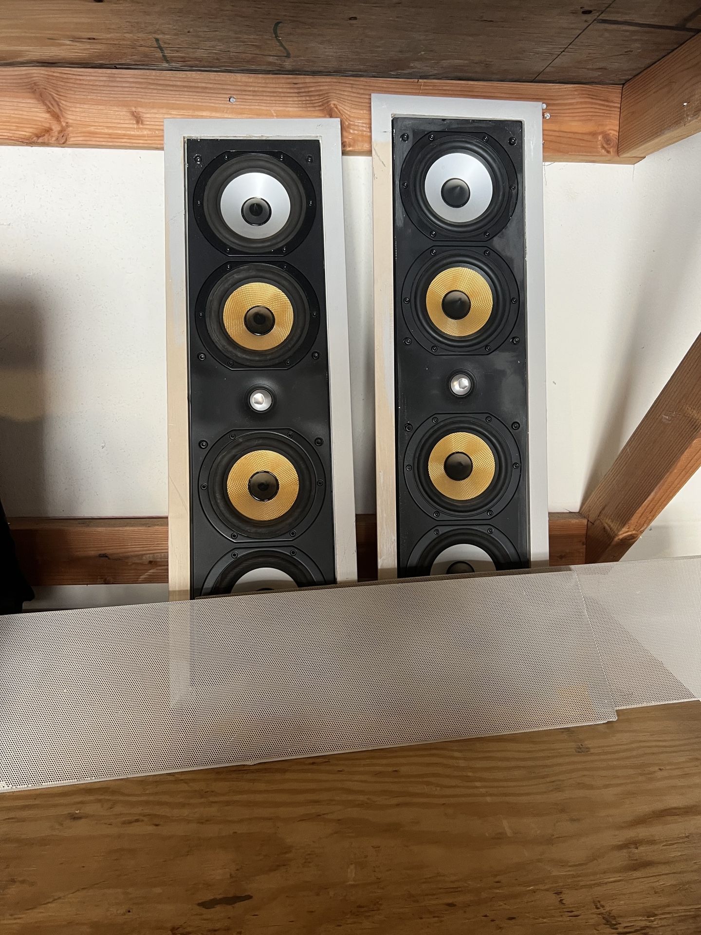 B&W Ultra High End 5 Way In Wall Speakers W Grill