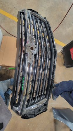 Chevy Traverse Grille Part