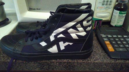 Like new vans leather sneakers excellent condition size 11/1/2