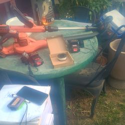 Black & Decker Weed Eater And Blower With 4 Battery's 2 Charger's And String like New 