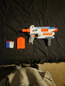 Nerf mediator with 6 round mag and darts half matching
