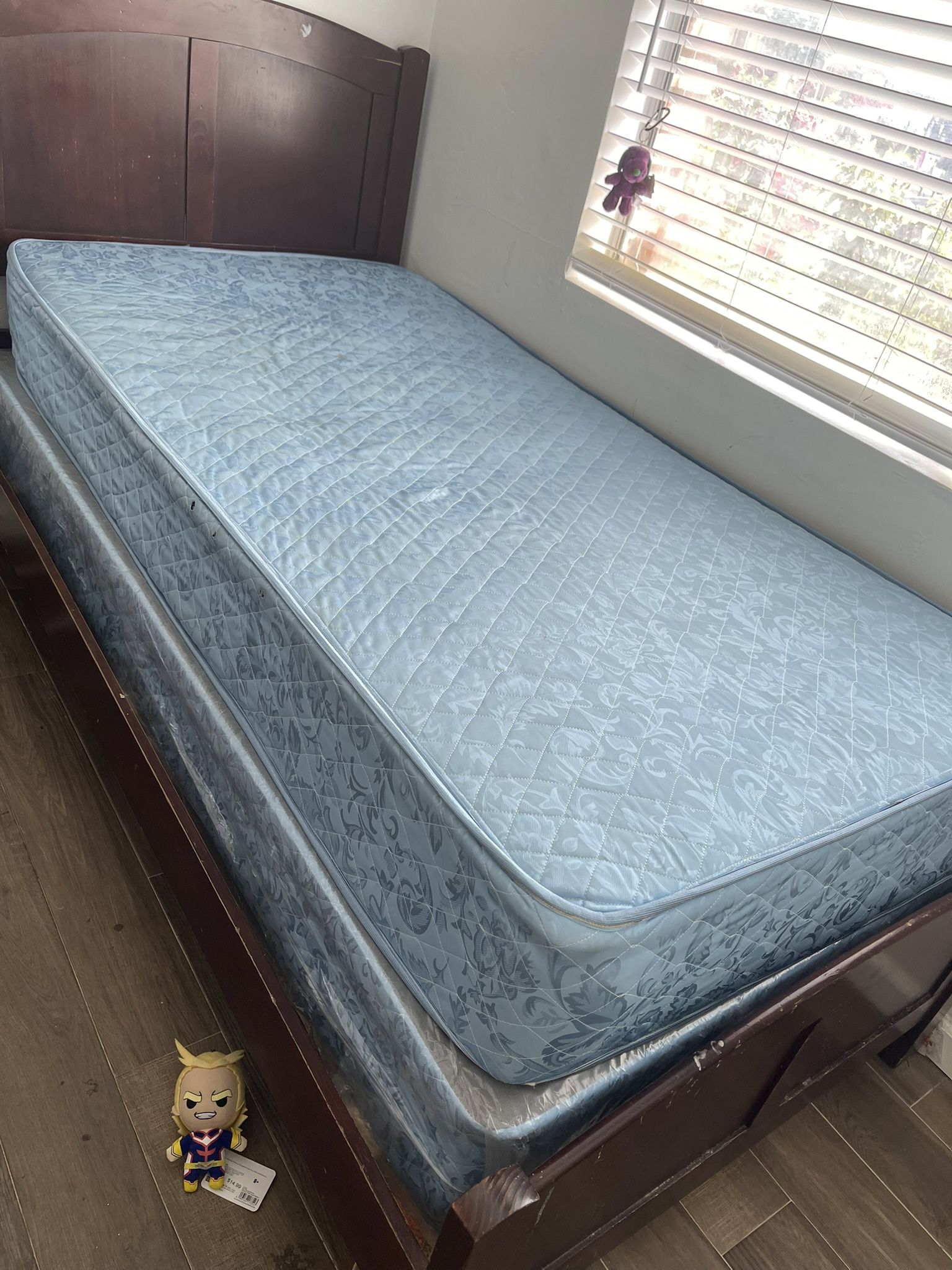 Twin Size Bed 
