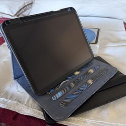 BLUE IPAD 10th Generation 64 GIG/NON CELLULAR