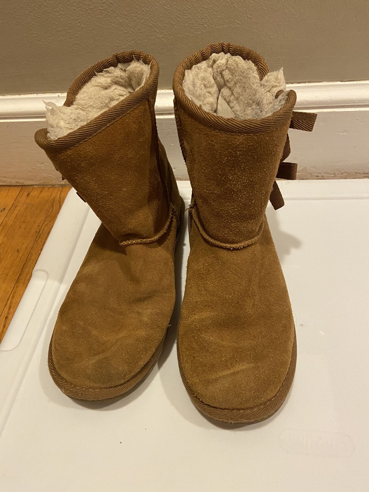 Size 5 Youth Ugg Boots 