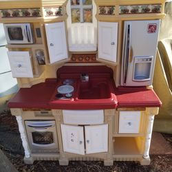 2 Step Lifestyle Deluxe  Play Kitchen 