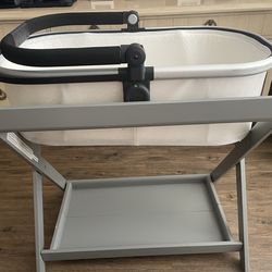 Uppababy Bassinet + Stand