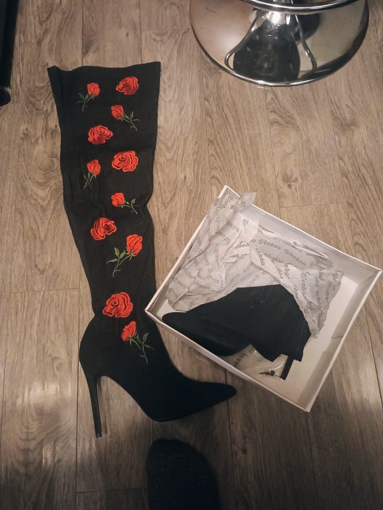Brand New Women's Rose Star Boots 