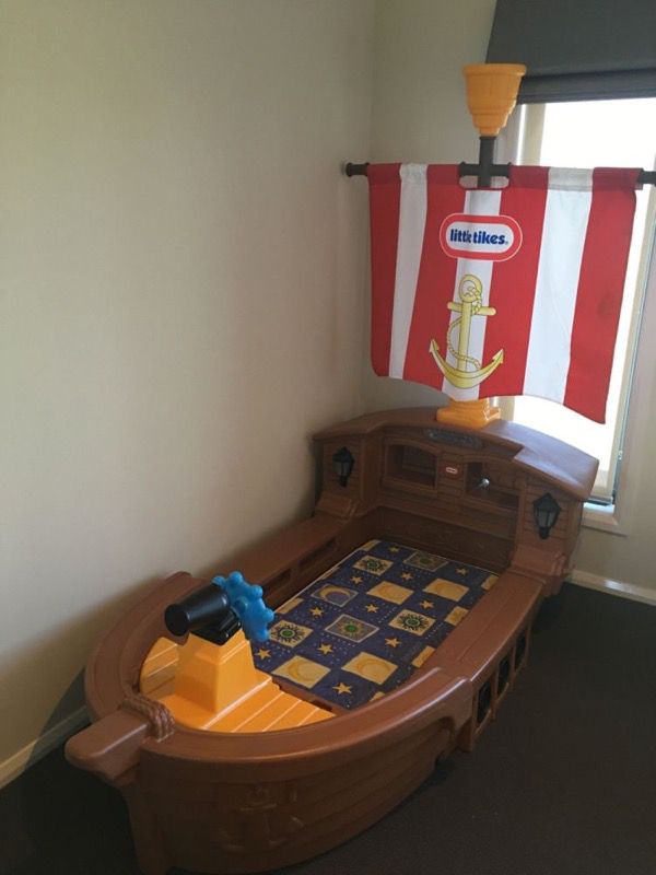 Little tikes pirate ship toddler bed