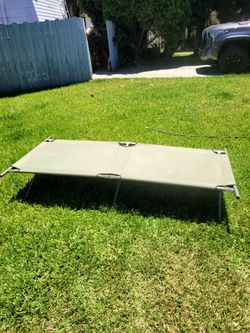 Nice Steel Frame Camping cot 75" long x 26" wide, 16"H, MINT CONDITION