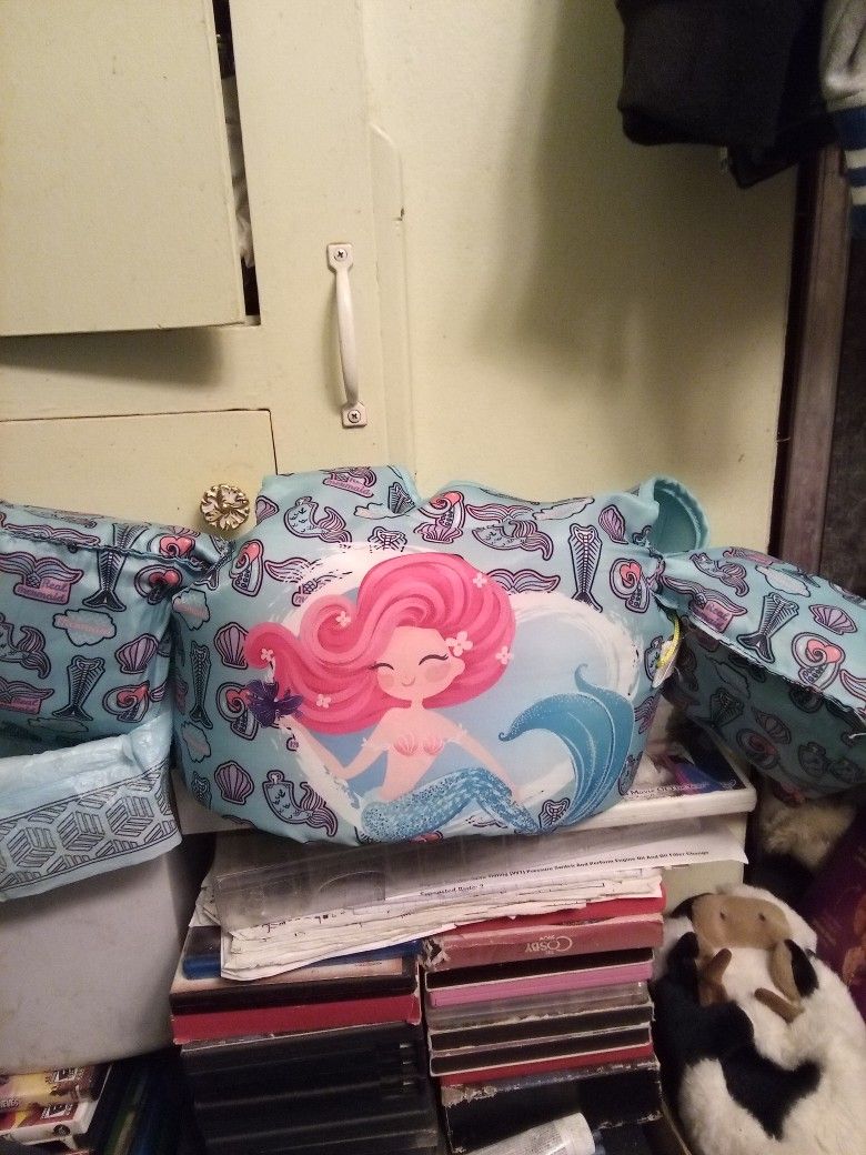 !! Girls Flotation Device For 30-50 Pounds