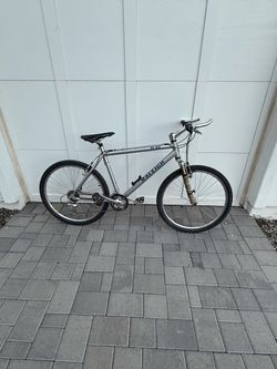 Raleigh M-80 mountain bike