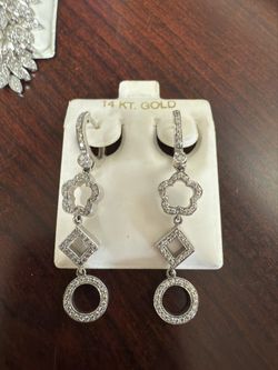 14 karat white gold diamond earrings