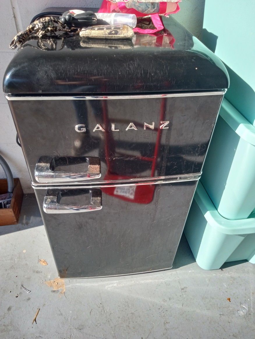 Galanz Mini fridge for Sale in Palm Coast, FL OfferUp