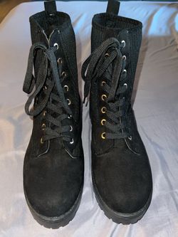 women's black boots  👢Brand new, never used