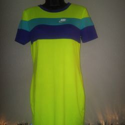 Dress Nike. New Stretchy Material Sizes Lrg,XL. Sale