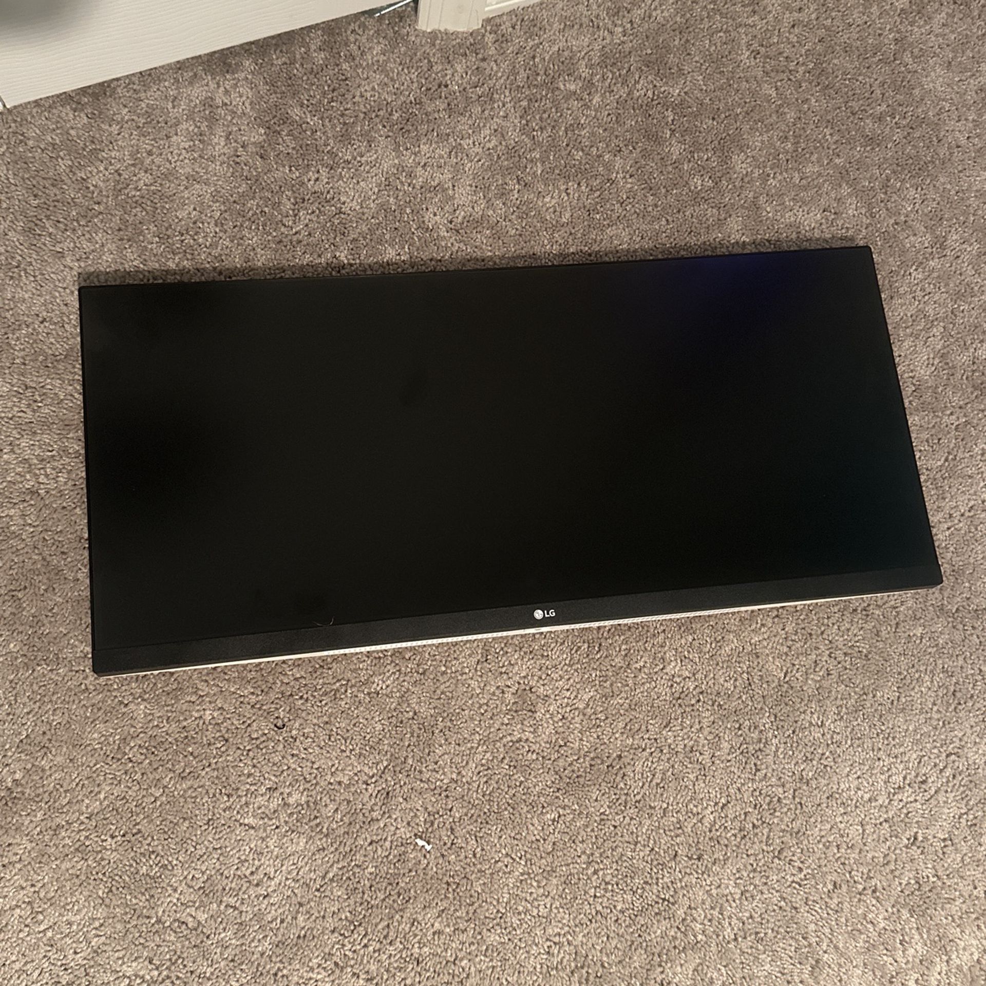 LG UltraWide Monitor 29”