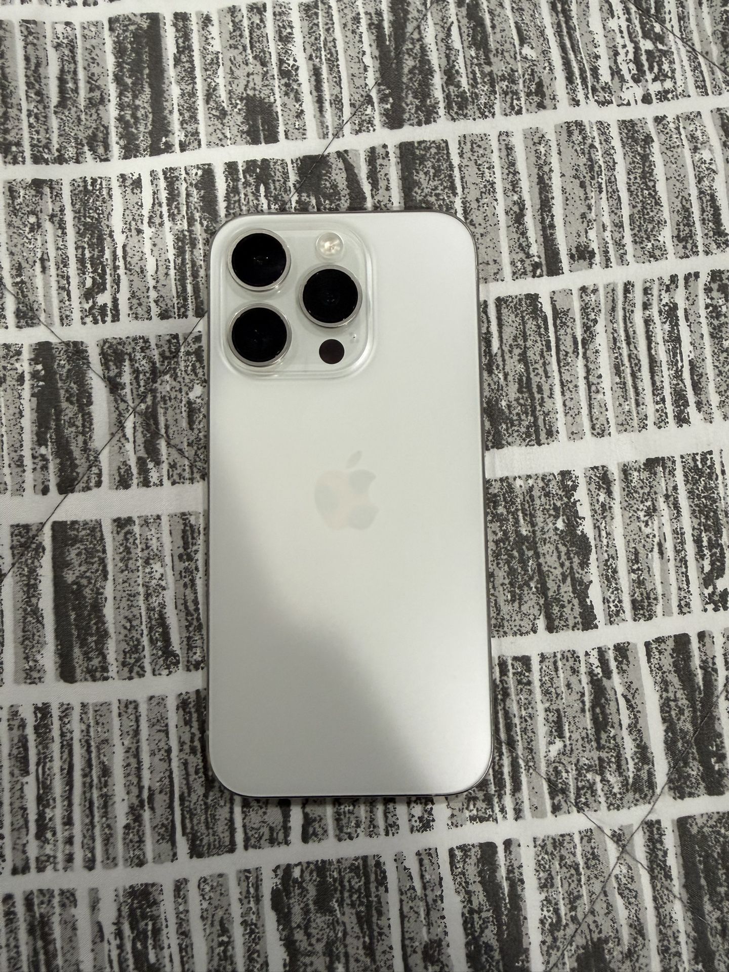 iPhone 15 PRO 512 GB SILVER UNLOCKED