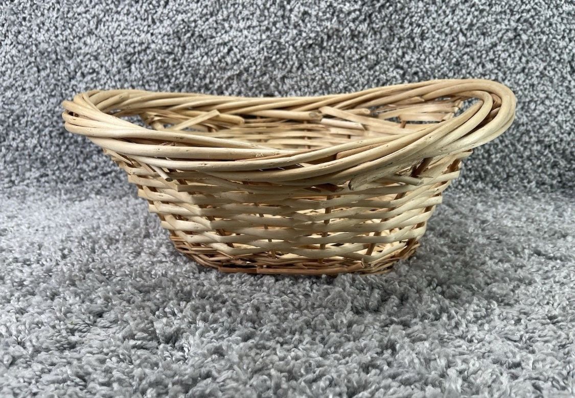 Wicker Woven Storage Basket 15" X 11” X 6” Oval Built In Handles Preowned