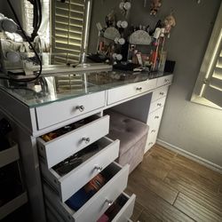 Vanity Set, Table & Mirror 