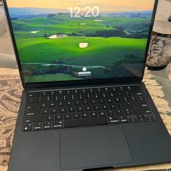 MacBook Air 13.6” M3 (2024) – 512GB SSD + Extras, Excellent Condition