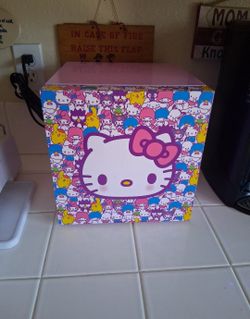 Sanrio Hello Kitty Mini Fridge/Thermoelectric Cooler